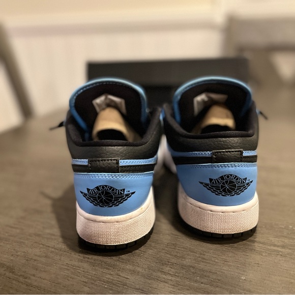 University Blue Jordan 1 Low Top - Picture 3 of 5